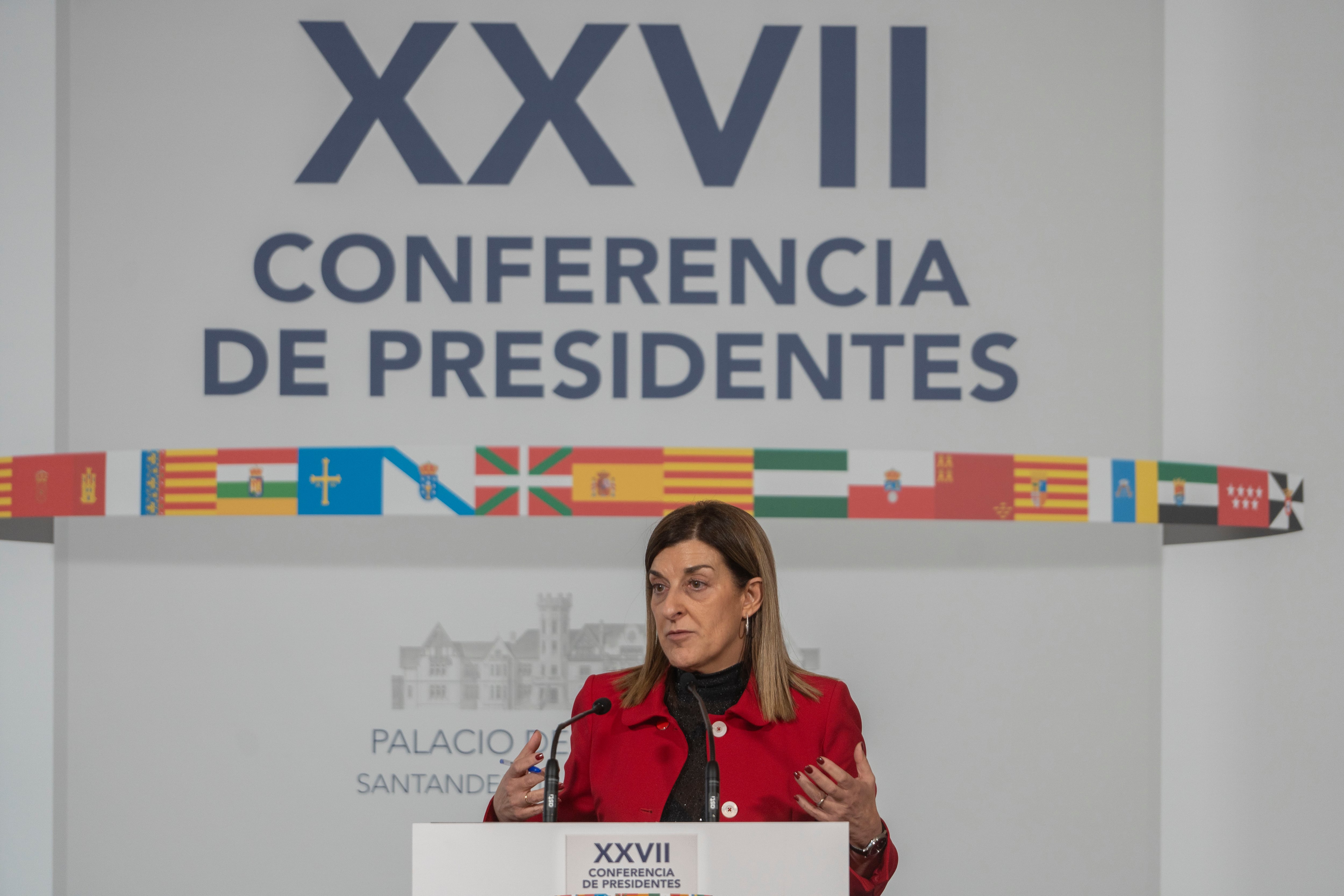 La presidenta de Cantabria, María José Sáenz de Buruaga, durante la XXVII Conferencia de Presidentes, que se celebra este viernes en Palacio de la Magdalena de Santander.- EFE/ Román G. Aguilera