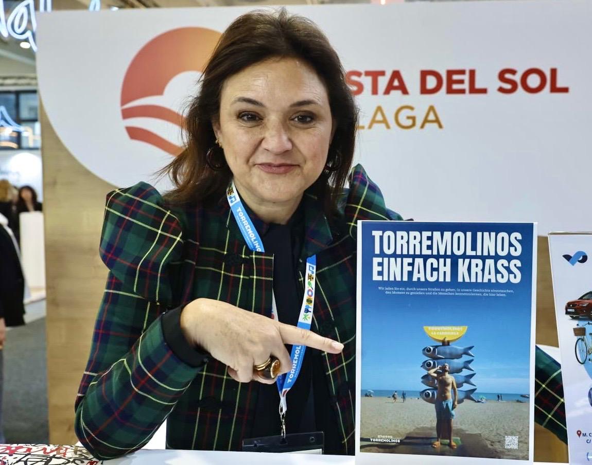 La alcaldesa de Torremolinos en el expositor de la Costa del Sol en Berlín