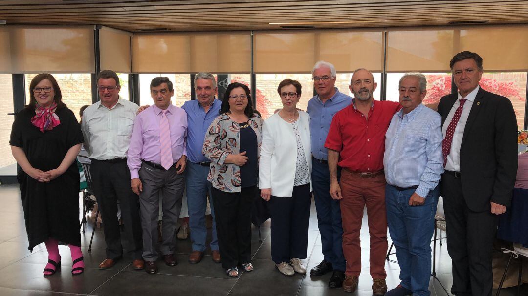 El presidente de la Diputación junto a los homenajeados por su jubilación