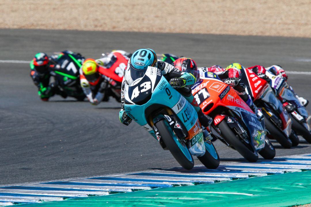 Xavi Artigas liderando la carrera en el Circuito de Jerez