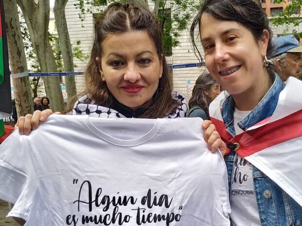 La ministra de Juventud, Sira Rego con el mensaje de Oncobierzo