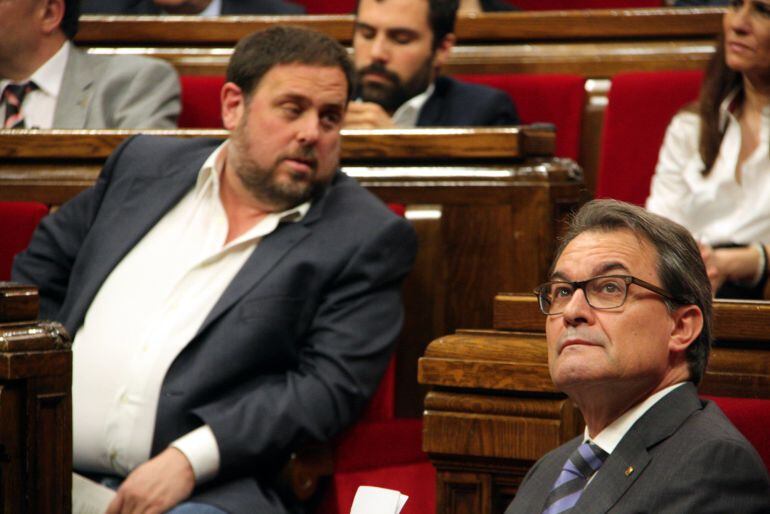 Artur Mas y Oriol Junqueras, durante una sesión en el Parlamento