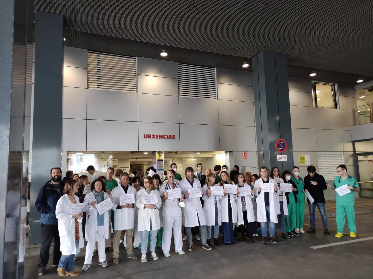 Los médicos de urgencias del CHUAC, desbordados de trabajo