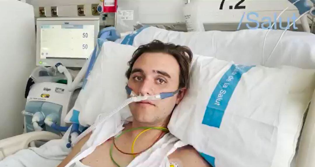 Alan, de 26 años, lleva dos semanas ingresado con COVID.