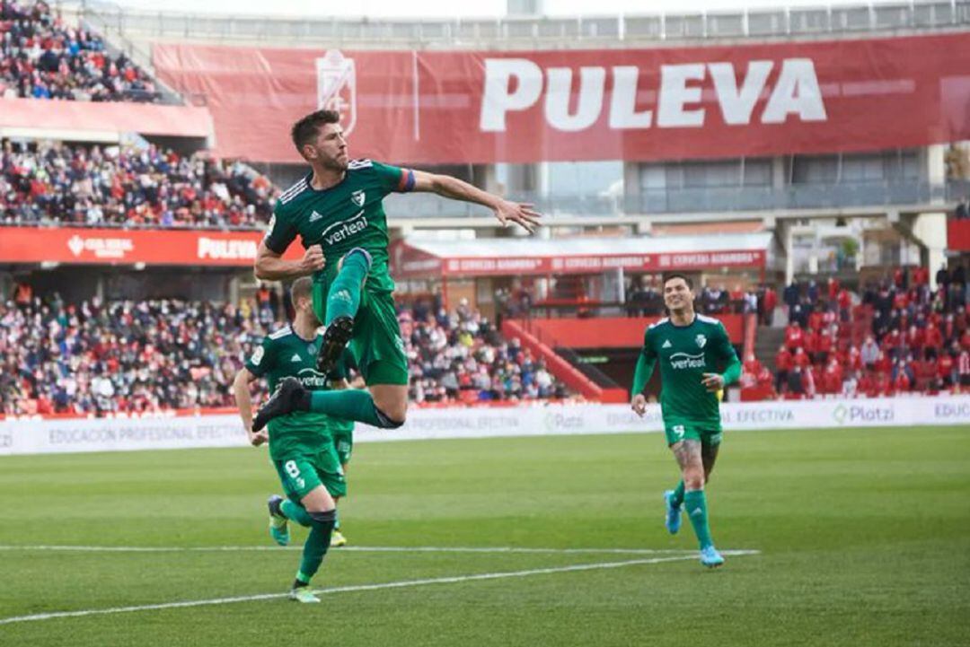 David García celebra el gol que abría el marcador en los Cármenes para la victoria de Osasuna en Granada 