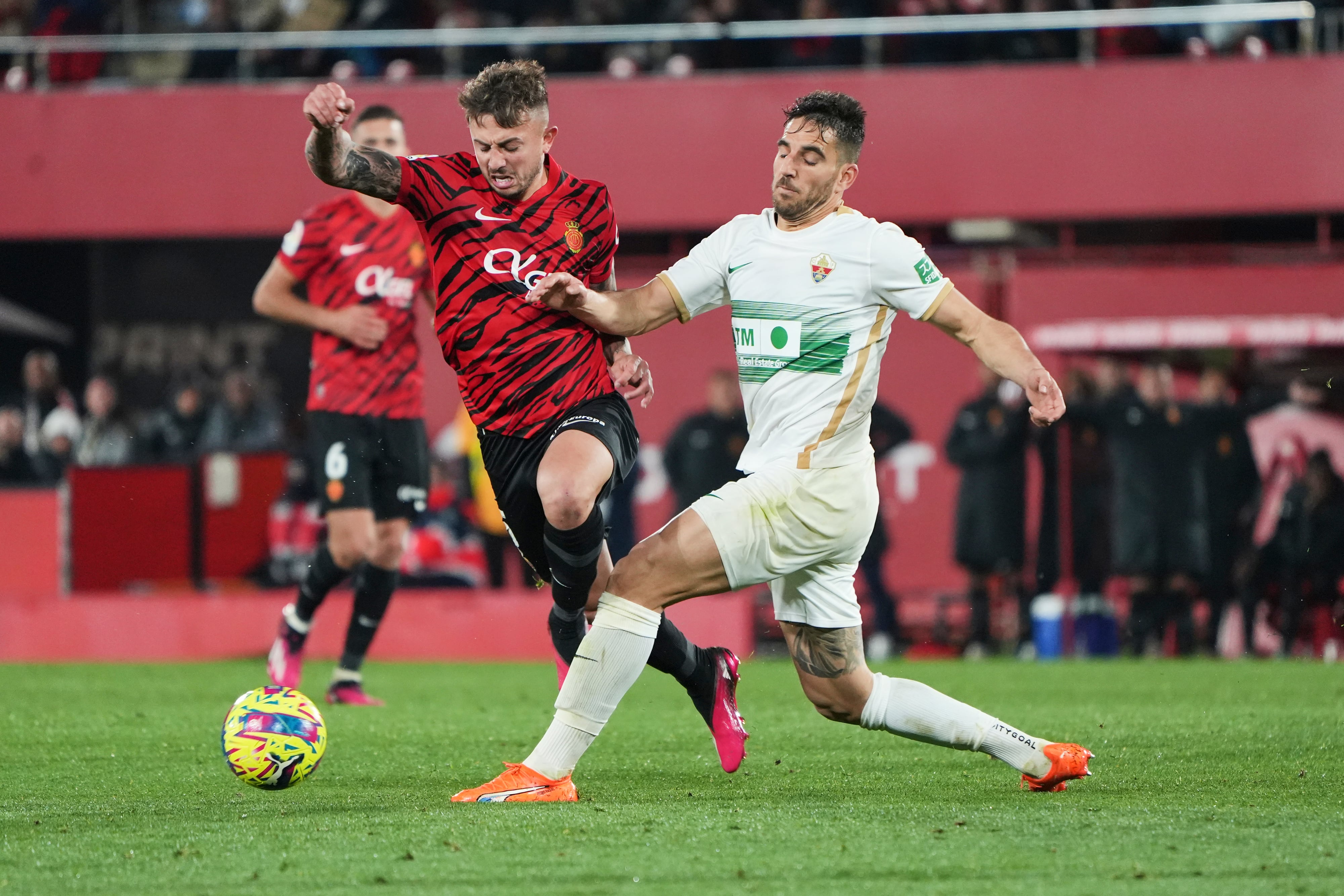MALLORCA, SPAIN - MARCH 04: Pablo Maffeo of RCD Mallorca and Pedro Bigas of Elche CF competes for the ball during the LaLiga Santander match between RCD Mallorca and Elche CF  at Visit Mallorca Estadi on March 04, 2023 in Mallorca, Spain. (Photo by Rafa Babot/Getty Images)