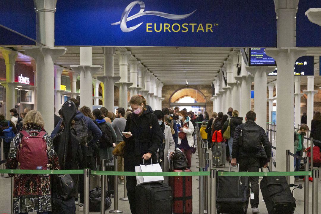 Viajeros británicoa con destino a Francia. 