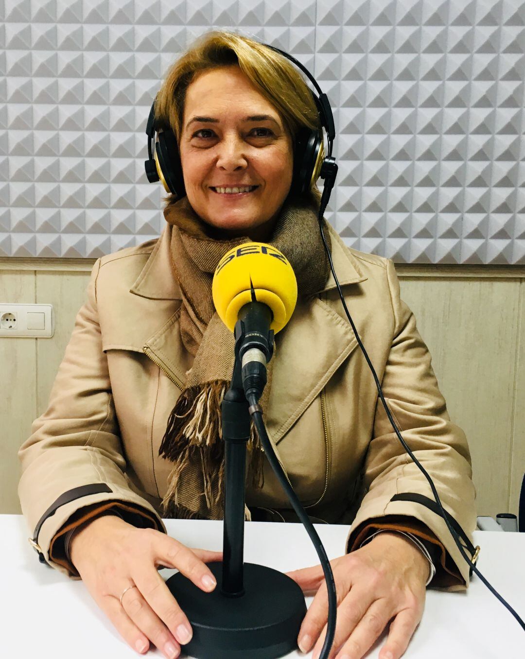 La alcaldesa de Motril, Luisa García Chamorro, en los estudios de Radio Motril