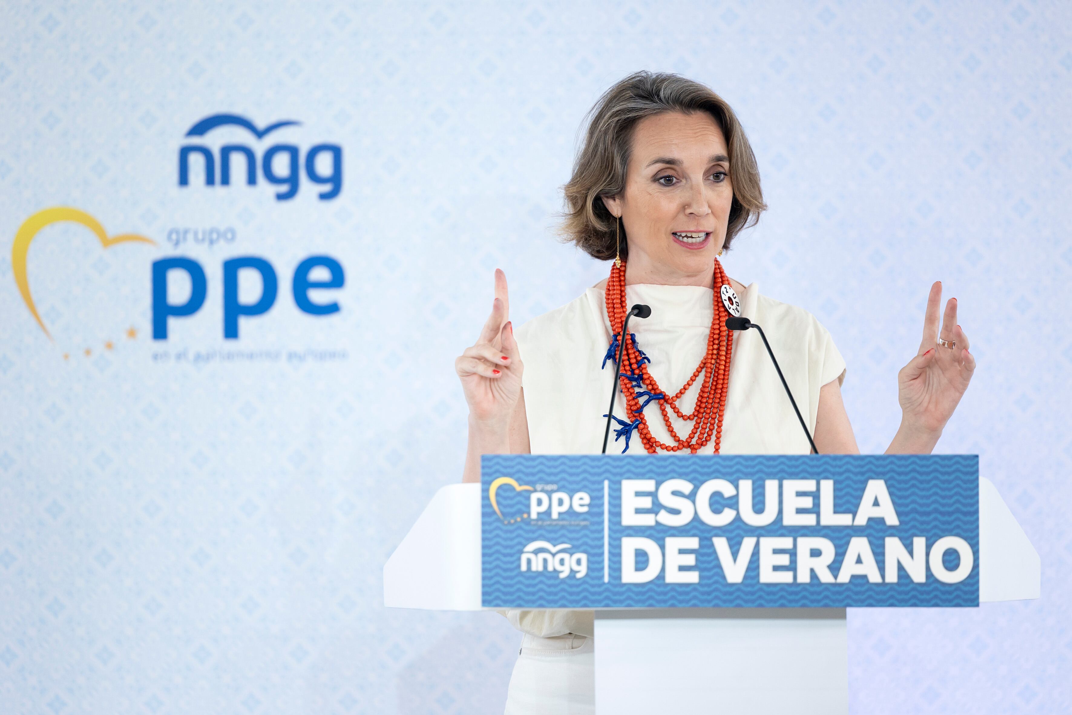 La secretaria general del PP, Cuca Gamarra, interviene la Escuela de Verano de NNGG y del GPP en el Parlamento Europeo.