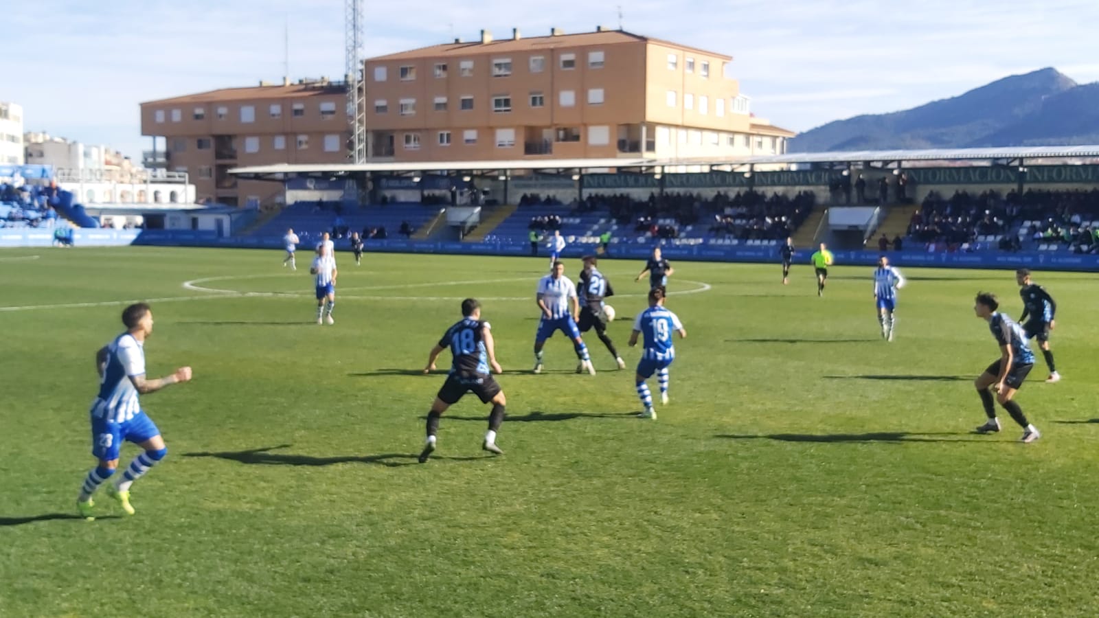 Instante del partido entre el CD Alcoyano el UD Ibiza en el Campo Municipal de El Collao-Gestaser