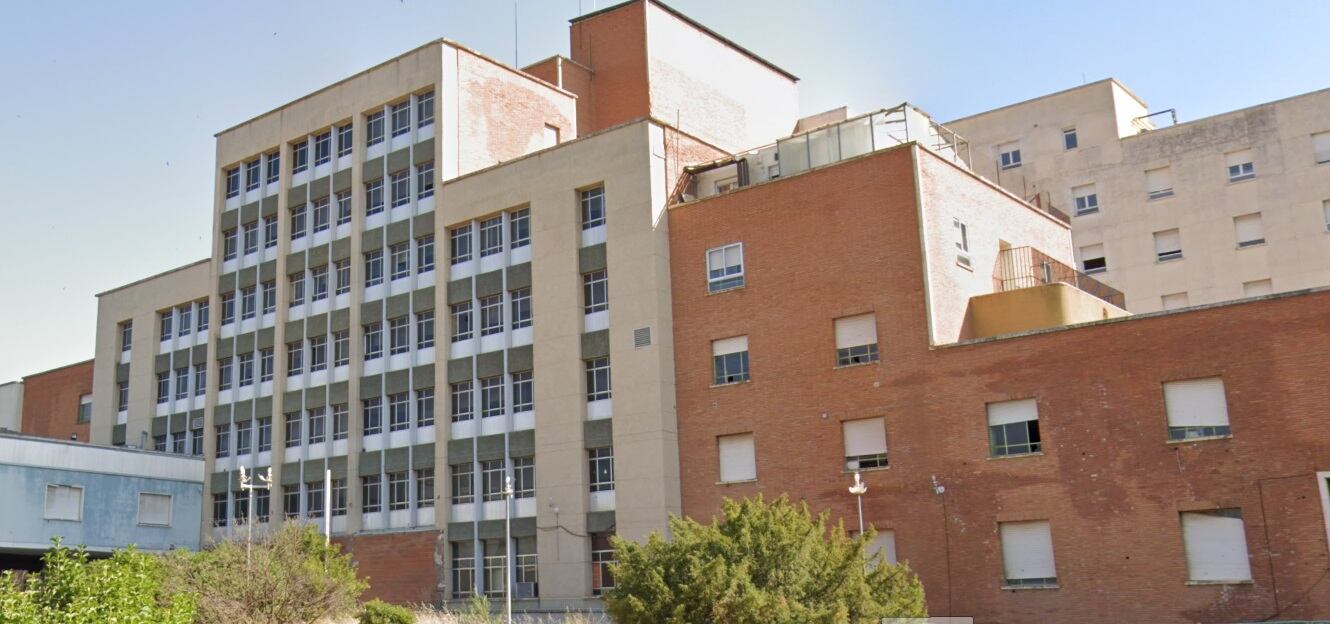 Fachada del antiguo hospital de Alarcos, cerrado desde hace décadas