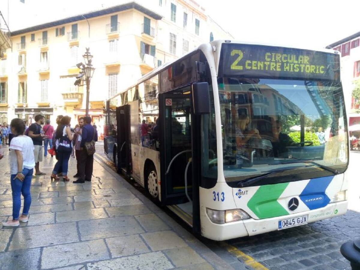 Formentera tramita 113 peticiones de tarjetas de descuento para el bus de Palma