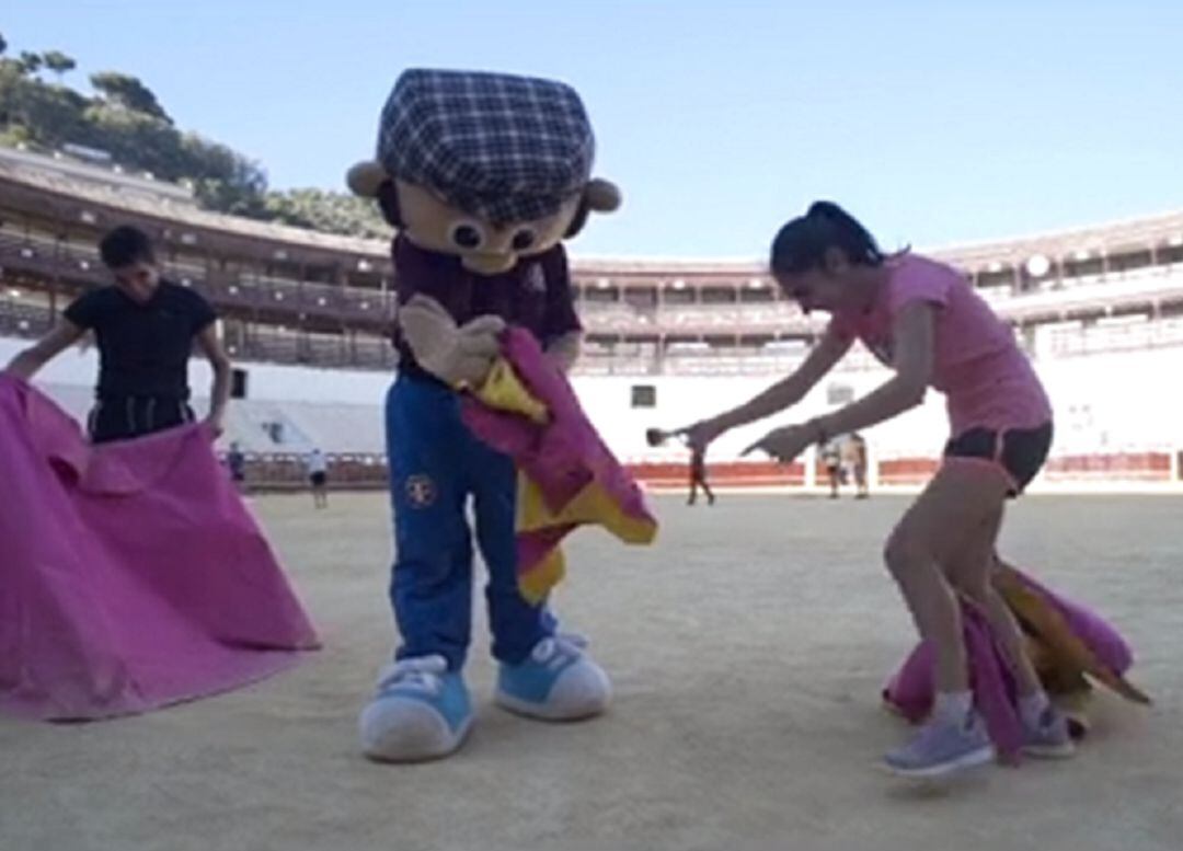 La plaza de toros de La Malagueta acogió el rodaje de esta serie didáctica