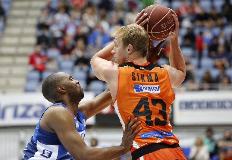 El ala-pívot del Valencia Basket, Luke Sikma 