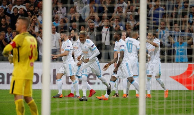 El Olympique de Marsella celebra el gol de Payet en la ida de las semifinales de la Europa League ante el Salzburgo.