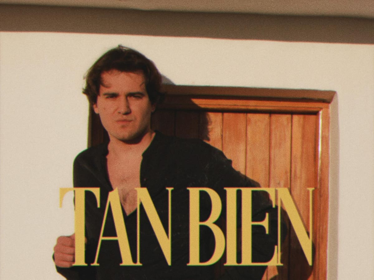 Pepe Bernabé, cantante y compositor de Monóvar, redefine su universo emocional con “Tan Bien”