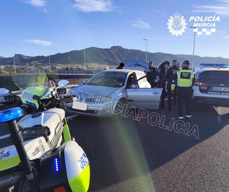 Interceptado conductor circulaba en sentido contrario por la RM-1