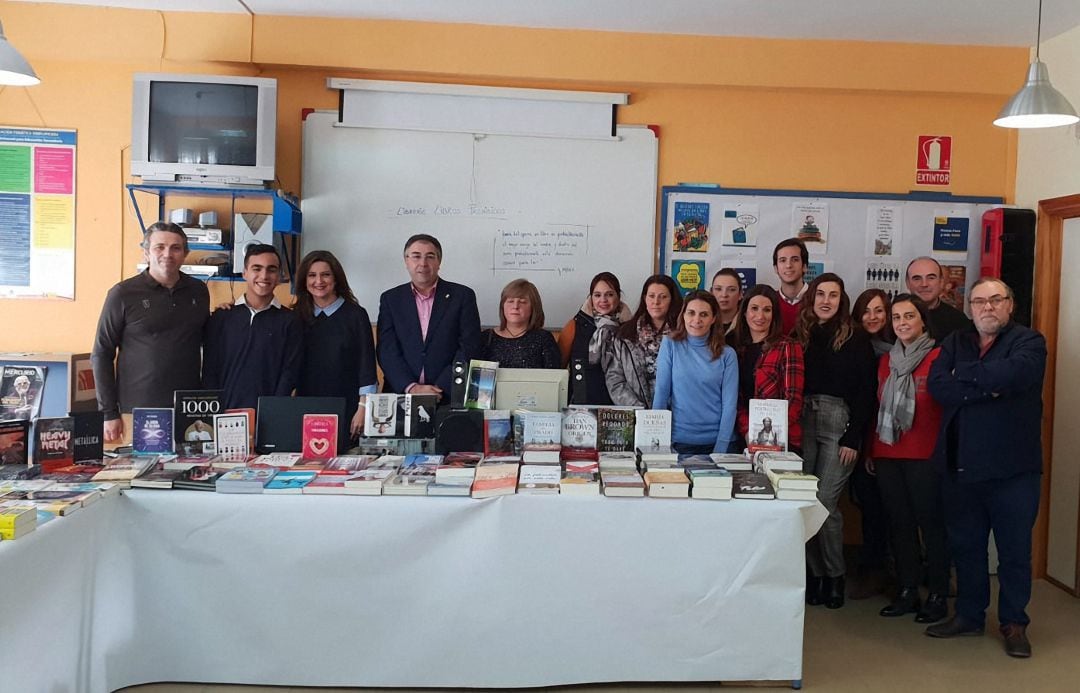 La delegada de Educación, Yolanda Caballero, durante su visita al IES &#039;San Juan Bautista&#039; de Navas de San Juan.