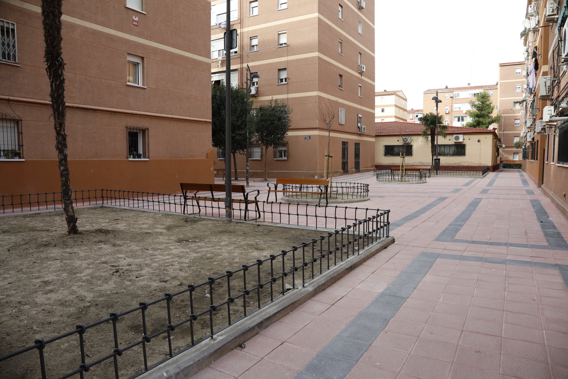 Una de las calles reformada del barrio de Las Margaritas en Getafe.