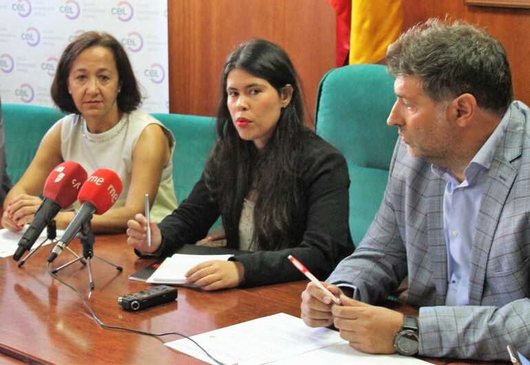 Carolina Sevillano (c.) presenta las Jornadas del Estudiante que se celebrarán el 18-19 de septiembre