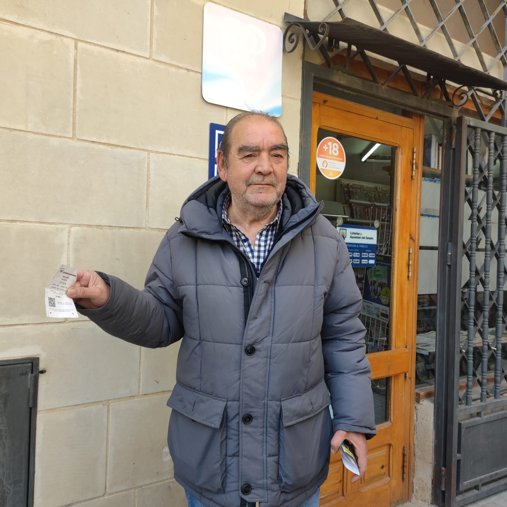 Un vecino de Alcañiz compra a última hora un boleto y gana el cuarto premio: "Me iré a comer con mis hijos" 