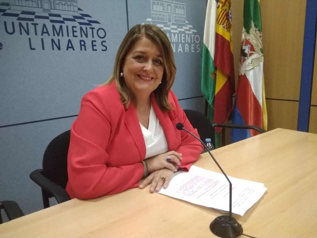 Ángeles Isac, durante su etapa como portavoz del Gobierno municipal de Linares, en la sala de prensa del Ayuntamiento.