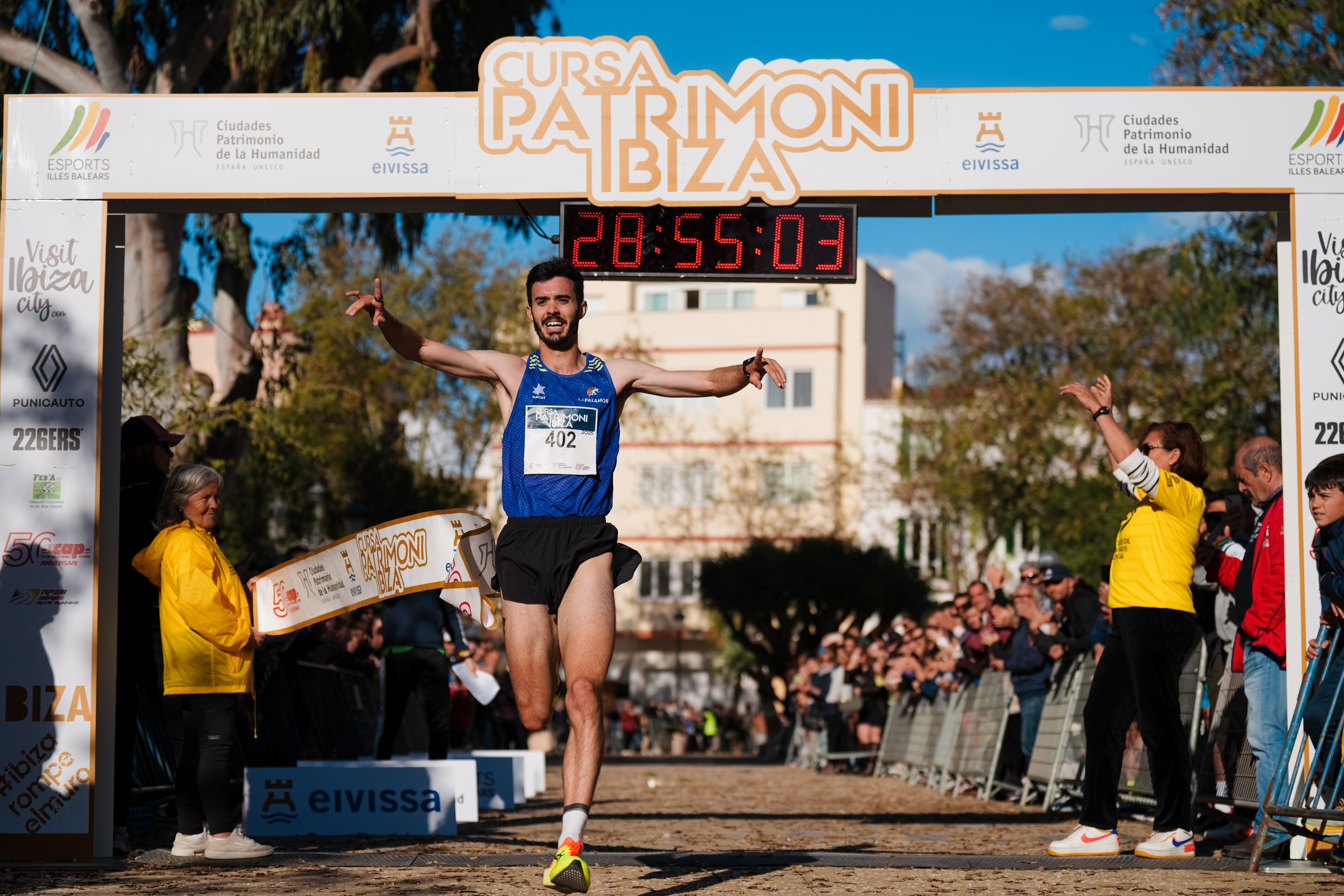El ganador entrando en meta