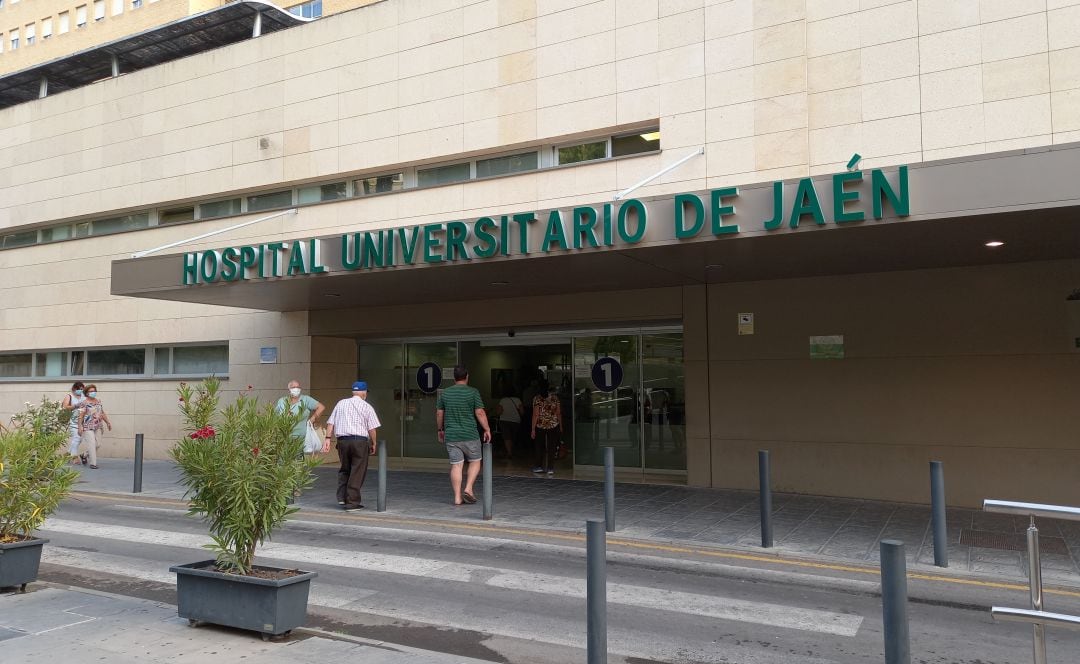 Entrada del Hospital Universitario de Jaén.