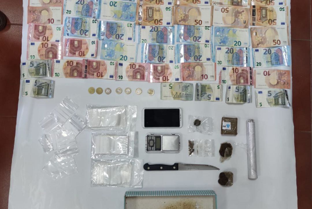 Parte del alijo intervenido.