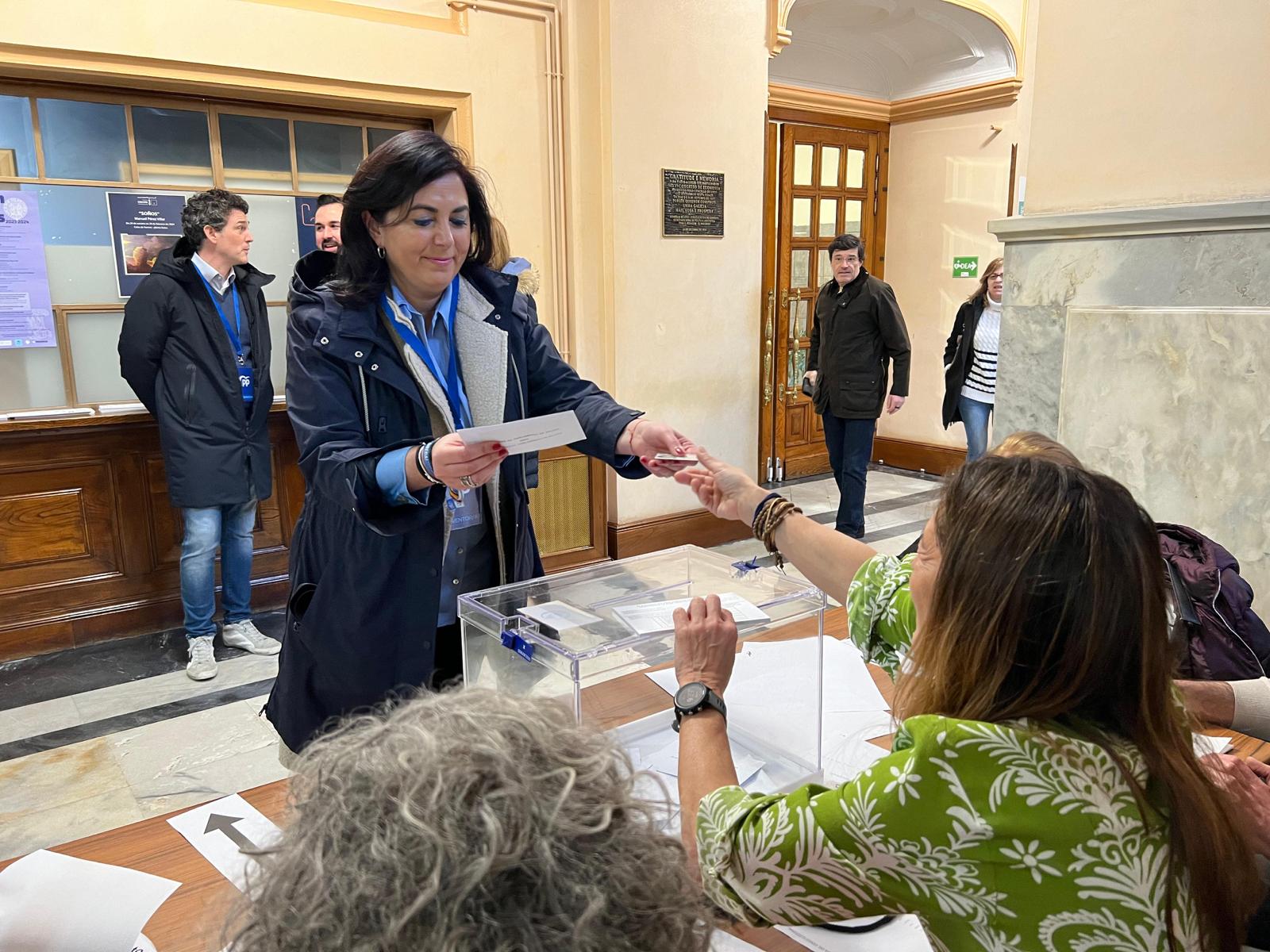 Elena Candia, cabeza de lista por Lugo al Parlamento de Galicia votando