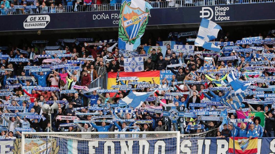 Imagen de la grada de animación en La Rosaleda