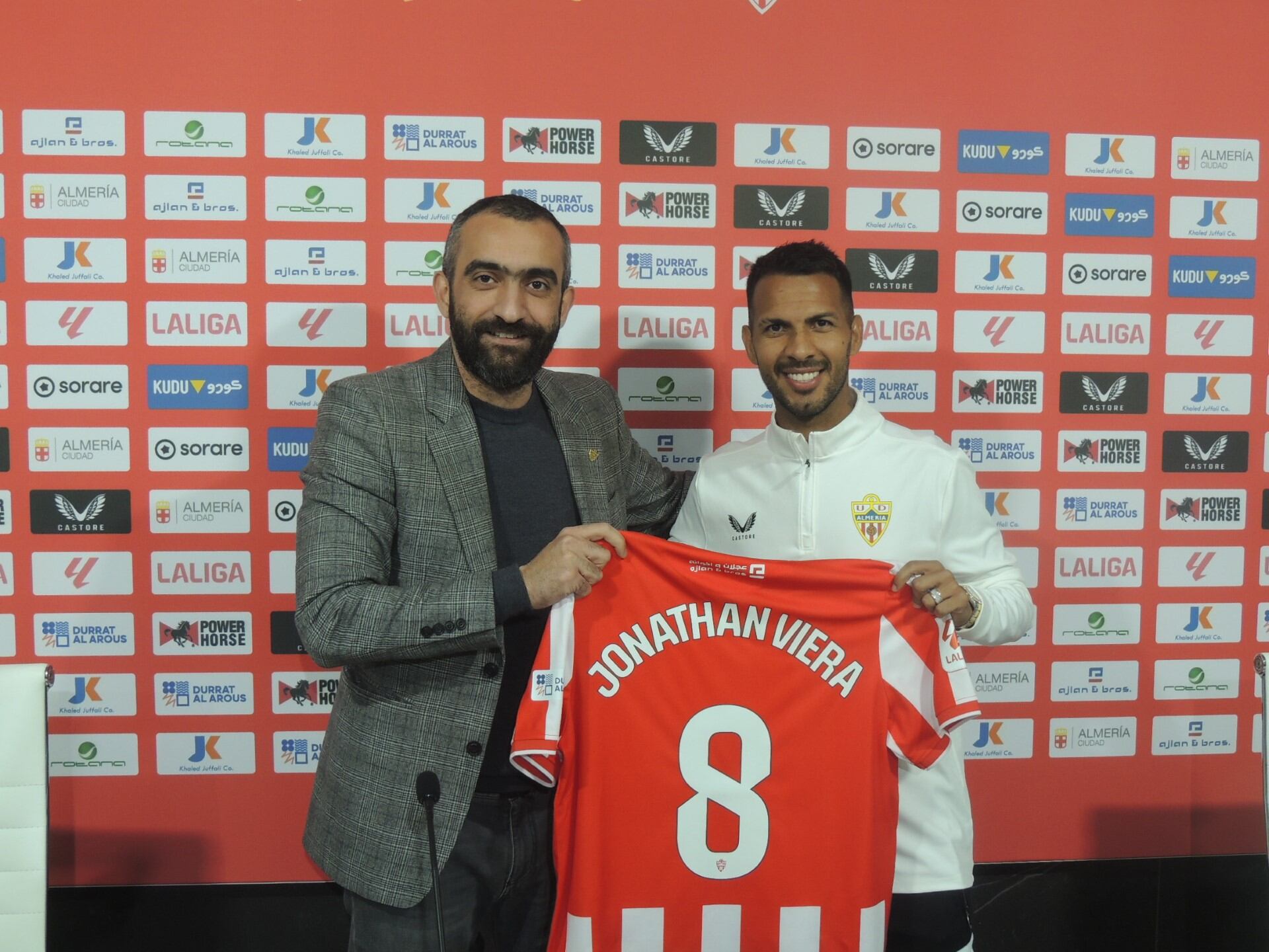 Mohamed El Assy presentó a un jugador que hace de entrenador.