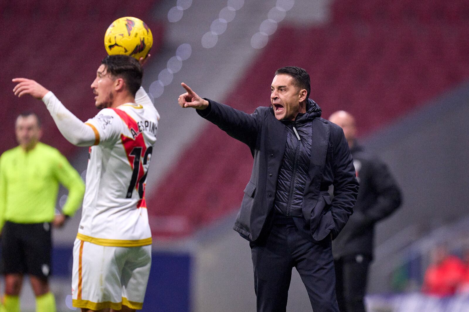 Francisco dirigiendo al Rayo Vallecano la pasada temporada.