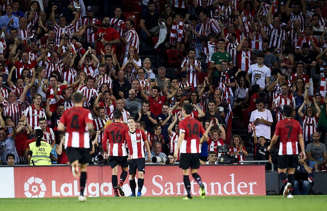 Celebración del gol de Muniain ayer contra el Madrid en San Mamés