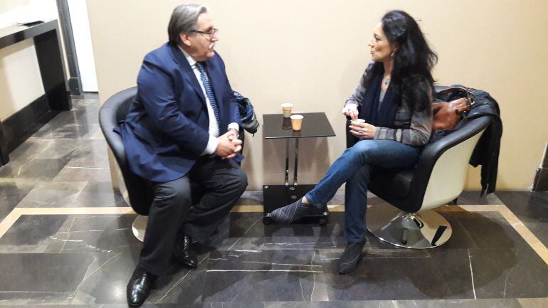 Manuel Teruel y Critina Monge, conversando en Radio Zaragoza