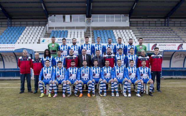 La plantilla de la Arandina 2017 2018 en el Estadio Municipal de El Montecillo.