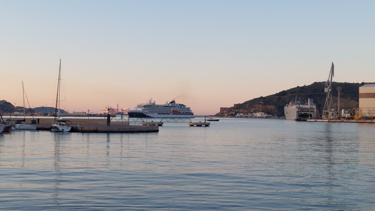 El crucero Hanseatic Natura de la compañía Hapag-Lloyd Cruises