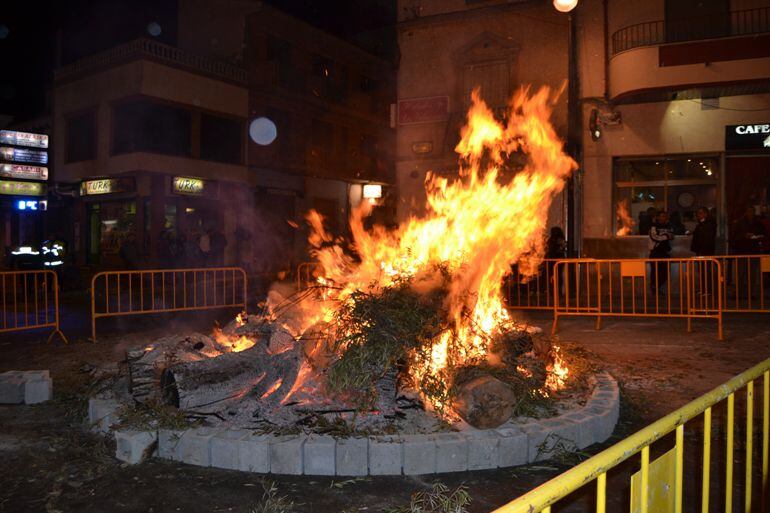 Hoguera en Pinos Punte, en la Fiesta de La Candelaria