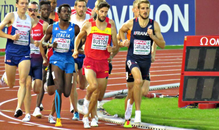 David Bustos durante la final de 1.500 metros