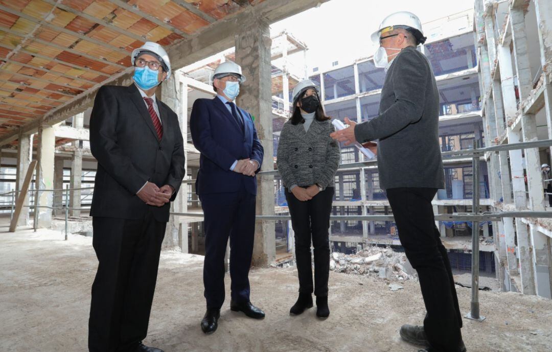 Imagen de la visita a las obras del edificio de Borrull