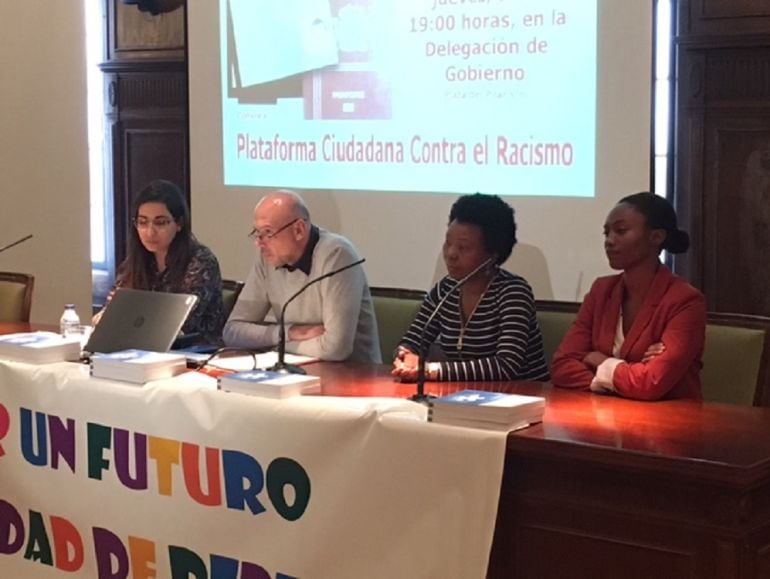 La Plataforma Ciudadana contra el Racismo denunció esta semana el bloqueo de la entrada en vigor del nuevo procedimiento de acceso a la nacionalidad española por residencia