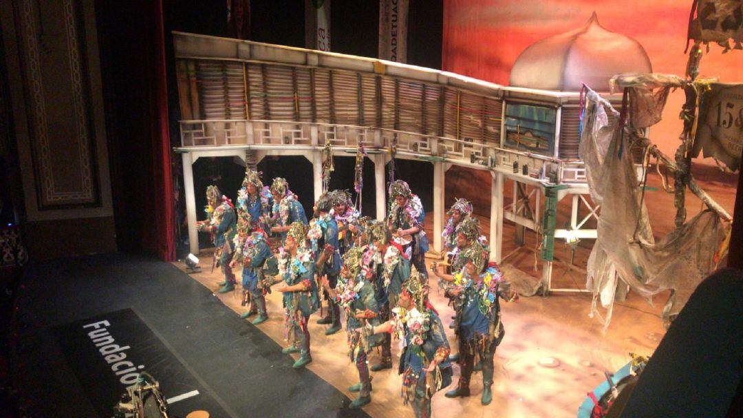 La comparsa 'Los resilientes' en su pase de preliminares del COAC 2020