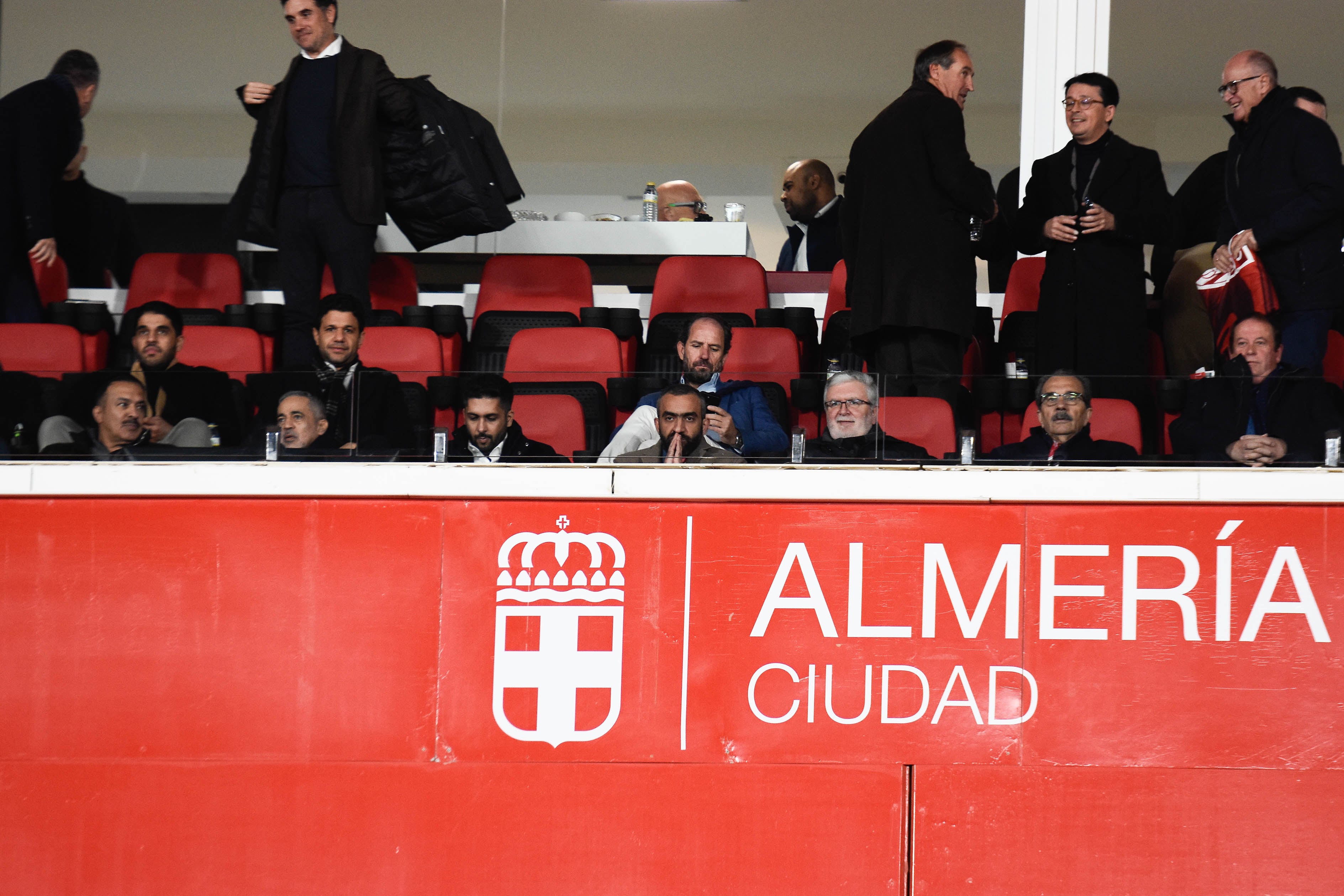 En el palco del Almería se barajan muchas posibilidades pero en este mercado invernal no se ha concretado ni una.