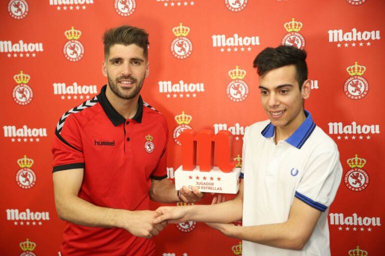 Iván González recibe el Premio Mahou Cinco Estrellas al mejor jugador del último mes 