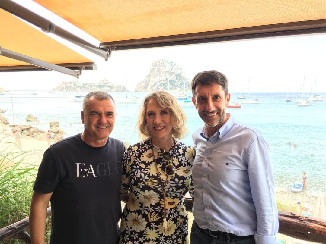 Toni Roldan junto a dirigentes regionales del PI