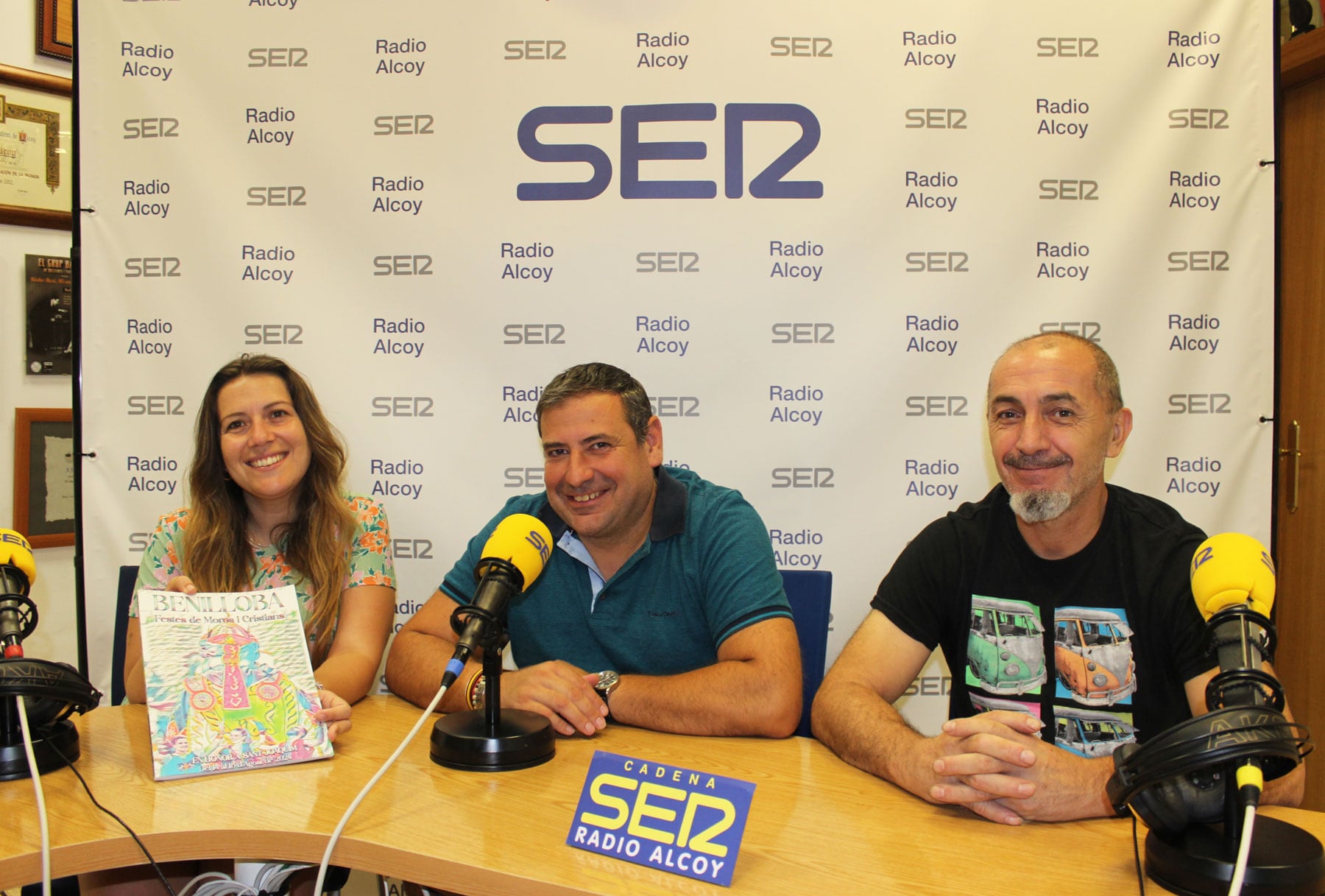 Andrea Jorcas, José Ramón Martí i Vicent Llinares, en l&#039;estudi central de Radio Alcoy