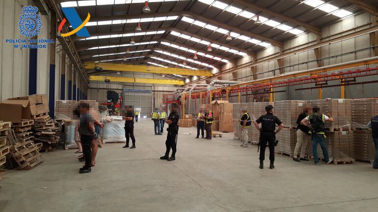 Una de las naves en las que ha intervenido la Policía Nacional