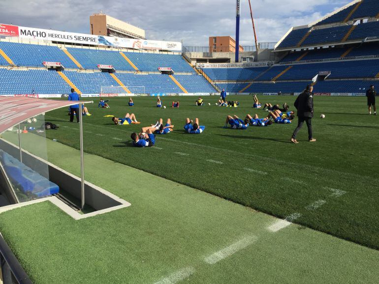 La primera plantilla del Hércules CF entrenando en el estadio José Rico Pérez