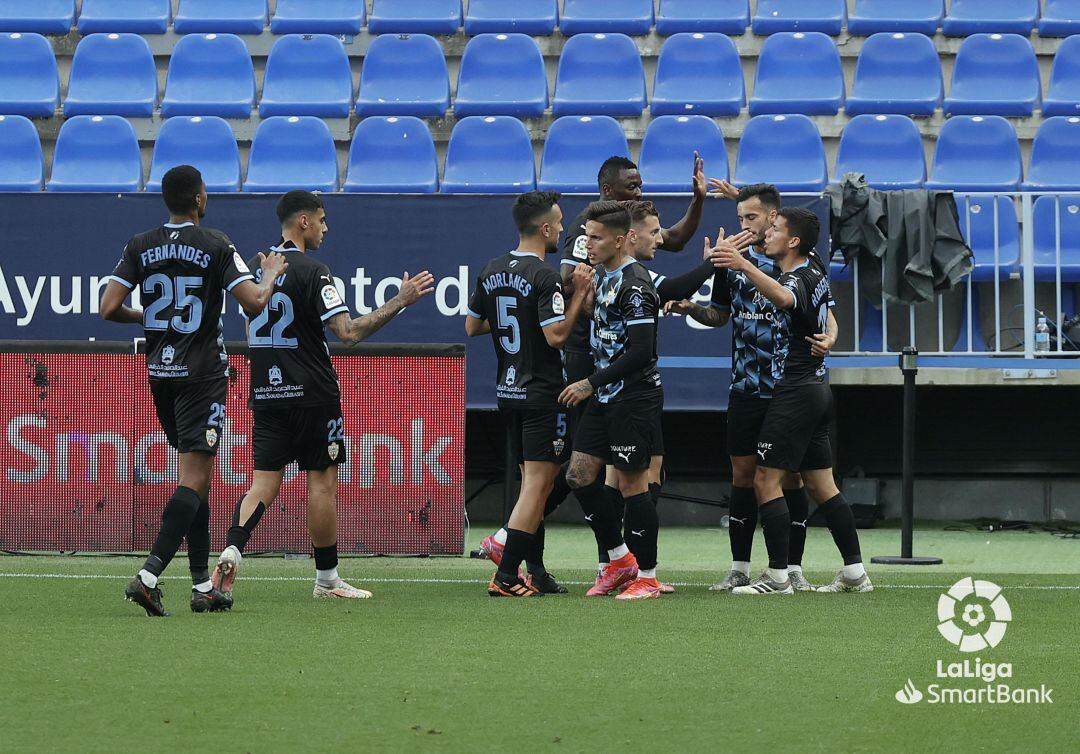 Celebración del primer gol rojiblanco en La Rosaleda.