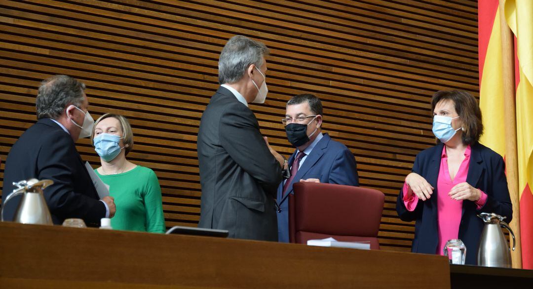 Miembros de la Mesa de les Corts durante el último pleno celebrado en pleno estado de alarma por la pandemia del coronavirus